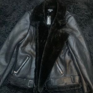 Brand-Prettylittlething Women’s Size 10 all black leather coat black fur inside